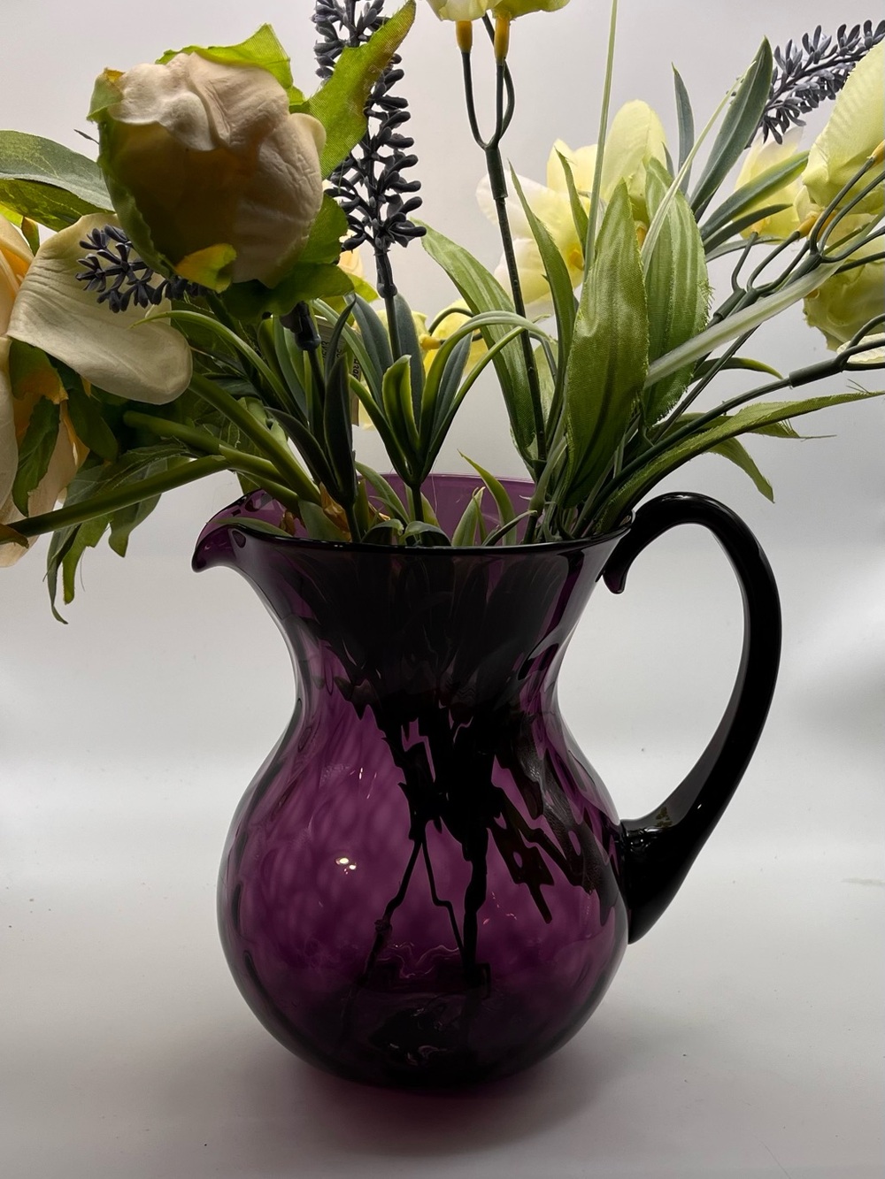 VTG PAIRPOINT Hand Blown amethyst pitcher. Small crack on handle…use as vase.